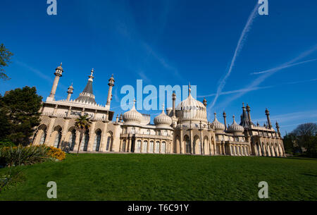 Il Royal Pavilion e giardini BRIGHTON REGNO UNITO Foto Stock