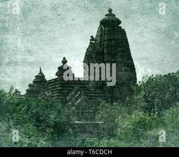 Antiche civiltà asiatiche influenzano la sua architettura arcaica IX-X secolo. Indian Mandir e coronamento shikhara tempio come monte Kailash per la Shiva Foto Stock