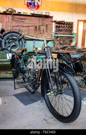 NSU 1916, tedesco 500cc classic moto / oldtimer moto in officina a Autoworld, vintage automobile museum a Bruxelles, in Belgio Foto Stock