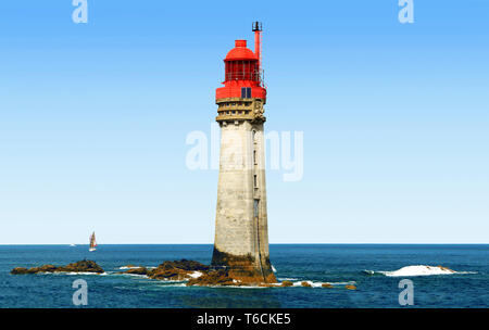 Faro rosso off Saint-Malo in Bretagna, Francia. Foto Stock