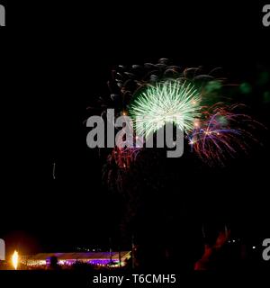 Fuochi d'artificio a Bristol Balloon Fiesta a Ashton Court, su una betulla. Agosto, 2018. Foto Stock