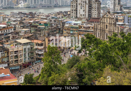 Macao, Cina - colonia portoghese fino al 1999, sito Patrimonio Mondiale dell'Unesco, Macao ha molti punti di riferimento dal periodo coloniale. Qui lo skyline Foto Stock