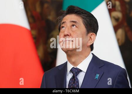 Italia, Roma, 24 Aprile 2019 : il premier giapponese Shinzo Abe, durante la conferenza stampa a Palazzo Chigi, sede del governo italiano Foto Remo Foto Stock