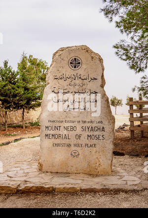 Un monumento al Monte Nebo e Madaba Governatorato, Giordania Foto Stock