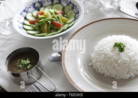 Il creolo cibo in Mauritius. Semplice, versatile e gustosa! La rougaille è una specialità créole, e fiocco piatto per molte famiglie di Maurizio! Becaus semplice Foto Stock