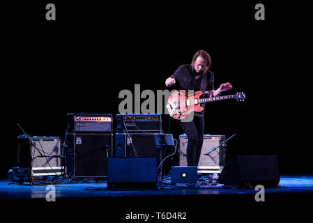 Torino, Italia. 29 apr, 2019. La norvegese chitarrista sperimentale Stian Westerhus performing live sul palcoscenico del Piccolo Regio Teatro di Torino per la Torino Jazz Festival" edizione 2019. Credito: Alessandro Bosio/Pacific Press/Alamy Live News Foto Stock