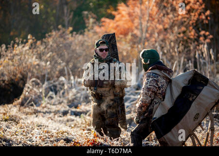 Fratelli duck hunting insieme. Foto Stock