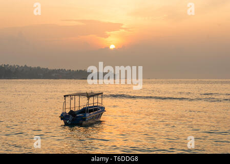 Sunrise nell'Oceano Indiano Foto Stock