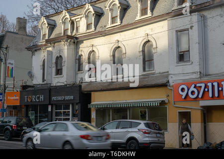 La Chiesa & Wellesley è quartiere di Toronto LGBTQ dell'area. Si tratta di un meraviglioso quartiere con un sacco di divertimento e ottimo cibo! Foto Stock