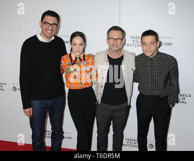 Aprile 28, 2019 - New York New York, Stati Uniti - Sam Esmail, Carly Chaikin, Christian Slater e rami Malek al Tribeca Talks: un addio a ''Mr. Robot'' al 2019 Tribeca Film Festival, tenutosi a Spring Studios di Tribeca a New York New York, Stati Uniti d'America, 28 aprile 2019 (credito Immagine: © Ylmj/AdMedia via ZUMA filo) Foto Stock