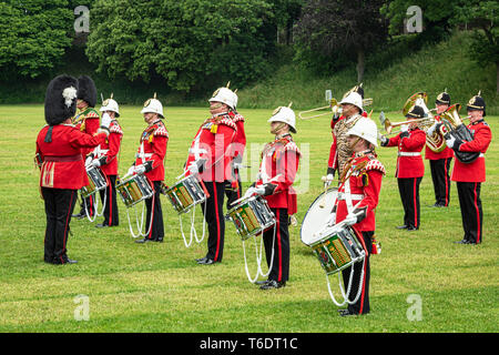 Regno Unito, Cardiff - 09 Giugno 2018 - Banda di Welsh Guards prendendo parte alla festa di compleanno per la Regina Elisabetta II - i tamburi Foto Stock