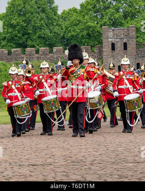 Regno Unito, Cardiff - 09 Giugno 2018 - la banda del Royal Welsh prendendo parte nella gazzetta festa di compleanno per la Regina Elisabetta II - i tamburi Foto Stock