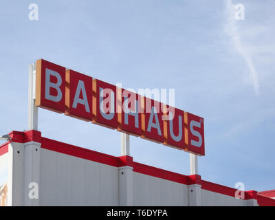 LJUBLJANA, Slovenia - 22 Marzo 2019: Bauhaus è una catena di vendita al dettaglio che offre prodotti per la casa miglioramento del giardinaggio un workshop Foto Stock