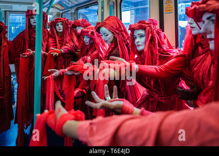 Brigate Rosse di estinzione della ribellione ride la metropolitana. Foto Stock