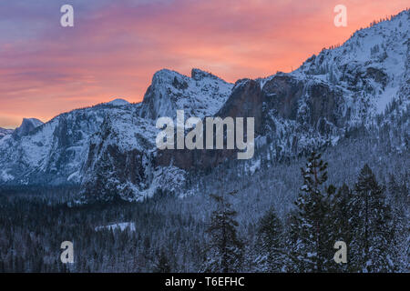 Vista di tunnel Sunrise Foto Stock