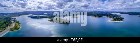 Antenna di ampio panorama della Scenic Cardinia serbatoio il lago e le sue coste Foto Stock