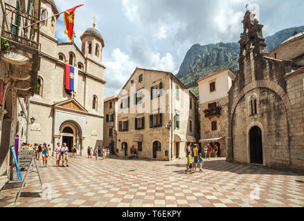 Square nella città vecchia di Kotor, Montenegro Foto Stock