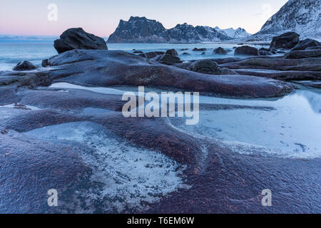 Lofoten Utakleiv beach in inverno Foto Stock