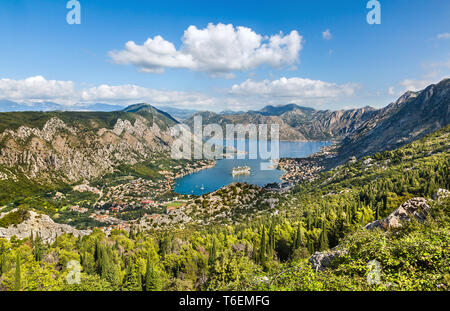 La vista dalla montagna su Cattaro, Montenegro Foto Stock