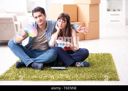 I giovani la pianificazione familiare home rimessa a nuovo Foto Stock