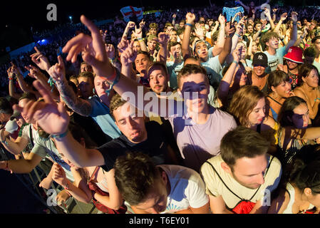 BENICASSIM, Spagna - Lug 22: la folla in un concerto presso la FIB Festival il 22 luglio 2018 a Benicassim, Spagna. Foto Stock