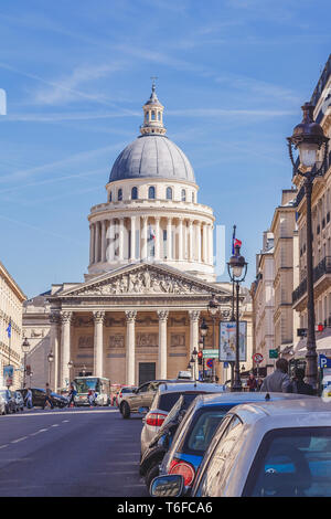 Verticale di street view shot del Panthéon Parigi, Francia Foto Stock