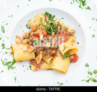 Italiano pasta paccheri con Pesce Spada Foto Stock
