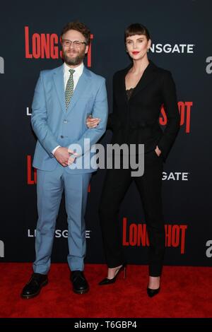 Seth Rogen e Charlize Theron presso gli arrivi di colpo lungo Premiere, AMC Loews Lincoln Square 13, New York, NY Aprile 30, 2019. Foto di: Jason Mendez/Everett Collection Foto Stock