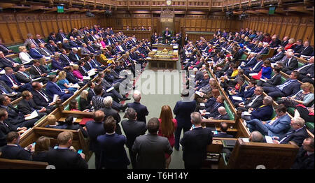 L'Aula di discussione durante il primo ministro di domande nella Camera dei Comuni di Londra. Foto Stock