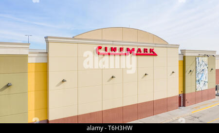 Un drone antenna / colpo di Cinemark Movie Theater di Louis Joliet Mall. Foto Stock