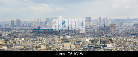 Vista aerea del centro di Parigi come visto dalla collina di Montmartre con il Centre Pompidou e la Cattedrale di Notre Dame Foto Stock