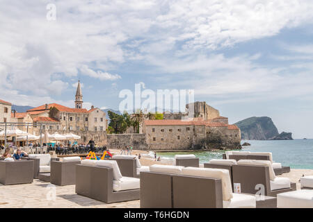 Beachside cafe di Budva Foto Stock