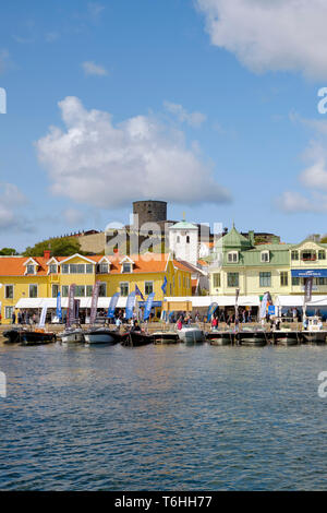 Marstrand e Fortezza di Carlsten durante l annuale boat show nel mese di agosto in Kungälv comune, Västra Götaland County, Svezia Foto Stock