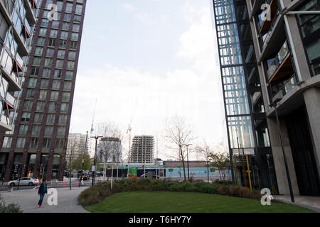 Riverlight Quay e Ambasciata Gardens edifici di appartamenti in Nine Elms Londra. 13/04/2019 Foto Stock