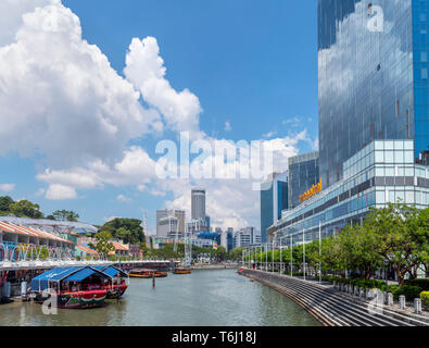 Il Clarke Quay e il Fiume Singapore da leggere Bridge, città di Singapore, Singapore Foto Stock