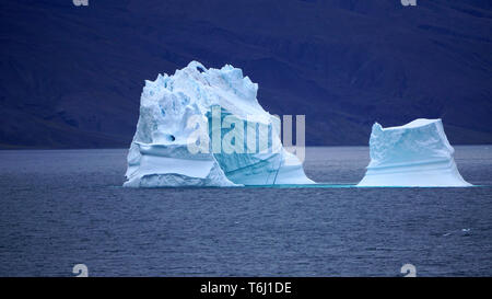 Un iceberg al largo della Groenlandia nello stretto di Davis Foto Stock