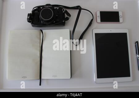 Dispositivi intelligenti da sopra Foto Stock