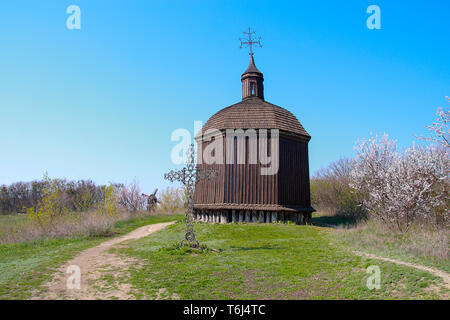 Chiesa in legno nel villaggio Vitachev. Tripoli. del distretto Obukhov, regione di Kiev. Architettura di Ucraina Foto Stock