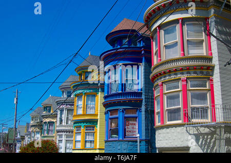 San Francisco, California, Stati Uniti d'America - 24 Maggio 2015 : belle case colorate del quartiere hippie di Haight & Ashbury a San Francisco, Stati Uniti d'America Foto Stock