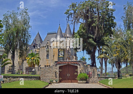 PETROPOLIS, RIO DE JANEIRO/Brasile. FEB 22 2019: Itaipava Castello. Architettura medievale in Petropolis, Rio de Janeiro, Brasile Foto Stock