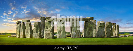 Stonehenge Neolitico antico standing stone circle monumento, Wiltshire, Inghilterra Foto Stock