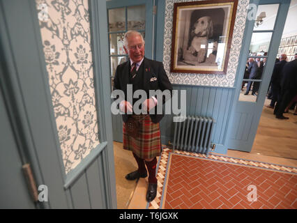 Il Principe di Galles, noto come il Duca di Rothesay mentre in Scozia, tours Il Granaio sistemazione, che ha aperto ufficialmente nel corso di una visita al Castello di Mey in Caithness. Foto Stock