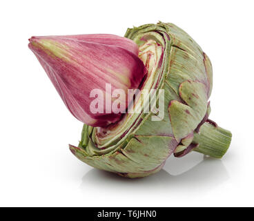 Carciofi freschi isolati su sfondo bianco. Studio shot Foto Stock