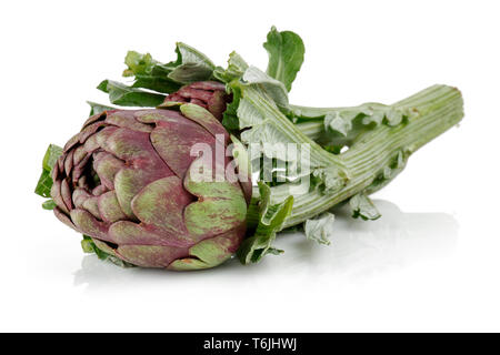 Carciofi freschi isolati su sfondo bianco. Studio shot Foto Stock