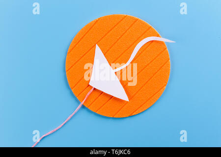 Arte di carta di kite sfondo blu Foto Stock