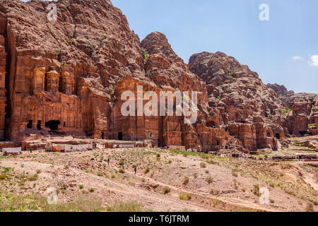 Il corinzio tomba, cosiddetta tomba reale, Petra, Giordania. (Facciata simile alla tomba del tesoro e Monastero tomba) Foto Stock