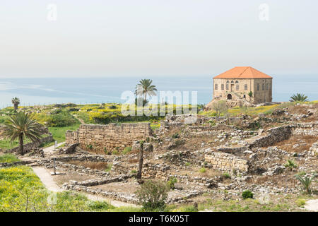 Insediamento pre-urbano e casa di Othman al Housami costruita in architettura tradizionale libanese, sito archeologico di Byblos, Jbeil, Libano Foto Stock