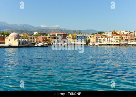 La città greca Chania sulla costa settentrionale di Creta Foto Stock