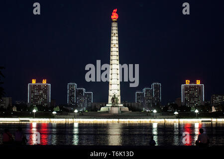 Il Juche Idea Tower a Pyongyang. Juche è un nord coreano filosofia politica circa autonomia e il controllo del proprio destino. Foto Stock