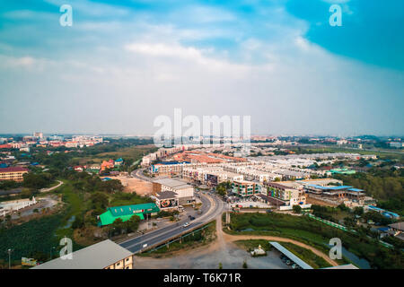 Phra Nakhon Si Ayutthaya Provincia, Tailandia - 25 Mar 2018: Aggiornati cityscape di Phra Nakhon Si Ayutthaya Provincia, Thailandia. Shotting questa immagine da Foto Stock